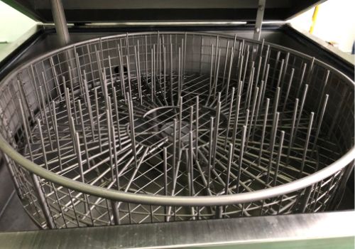 パレット洗浄機のカゴ内部